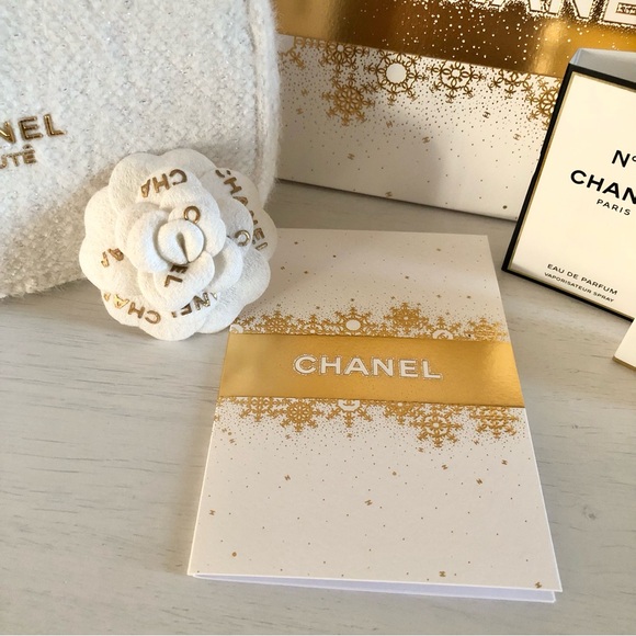 Chanel Limited Edition Beauty Bag and Gift Set - Picture 6 of 11
